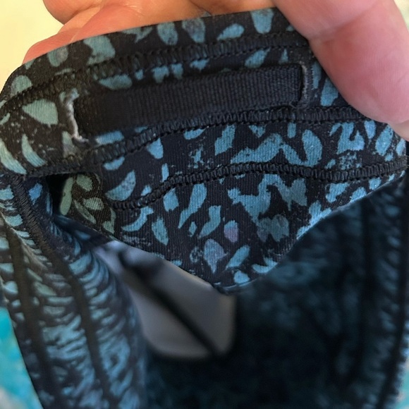 Lululemon Luxtreme 7/8 High Rise Train Times Leggings with mesh details- US 6 - Picture 9 of 10